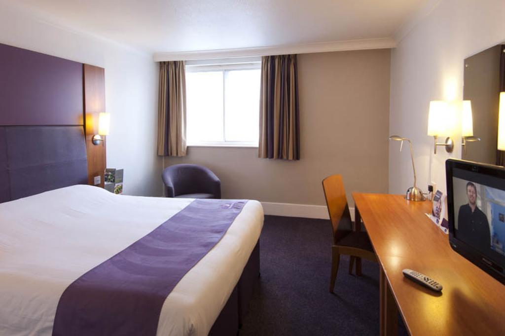 Premier Inn Sittingbourne Kent Szoba fotó