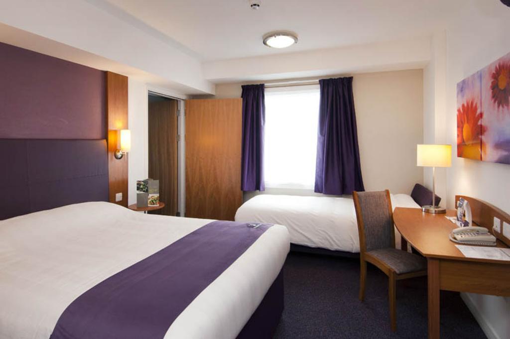 Premier Inn Sittingbourne Kent Szoba fotó